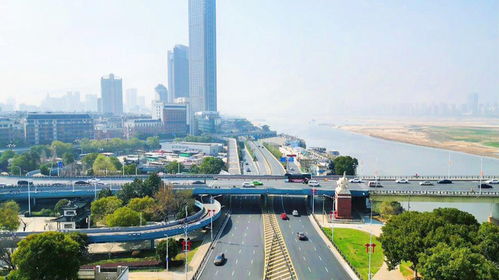 南昌東湖區(qū)的時(shí)代脈動(dòng) 上午九點(diǎn)五十分的震撼現(xiàn)場(chǎng)