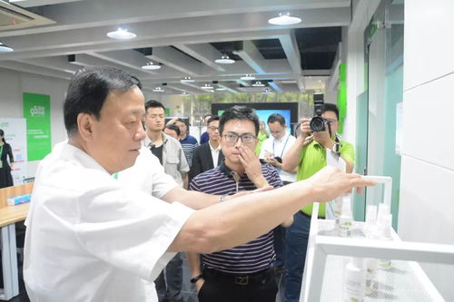 科技創新引領未來 武維華賴明黃潤秋一行考察創客家眾創空間與九三創享科技服務公司