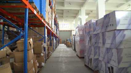 4K貨運(yùn)工廠 現(xiàn)代化物流倉儲空境與高效貨物服務(wù)